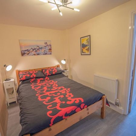 Modern Apartment In Town Centre Скиптон Экстерьер фото